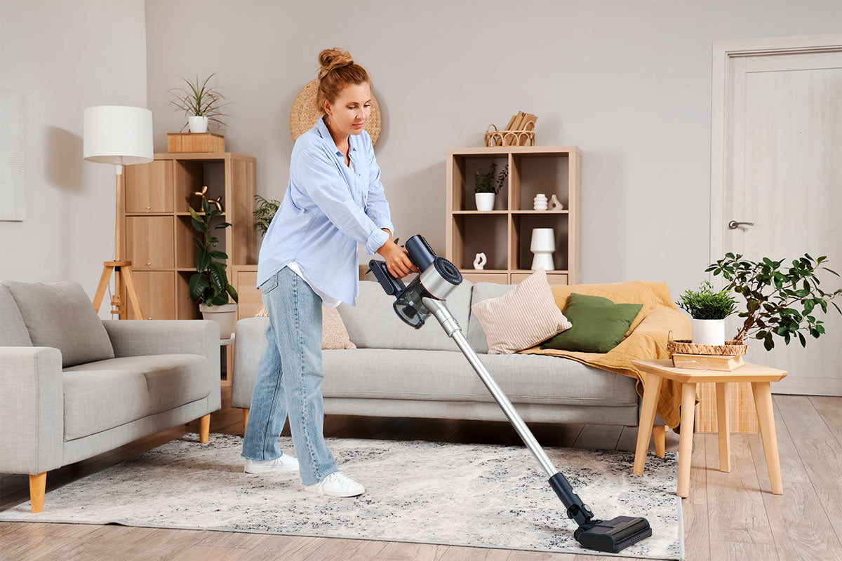 2-IN-1 CORDLESS STICK VACUUM