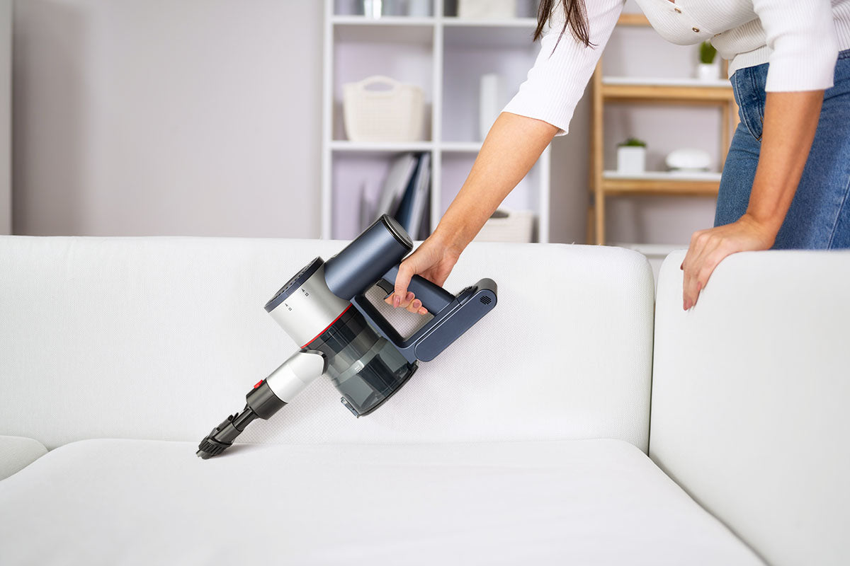 2-IN-1 CORDLESS STICK VACUUM