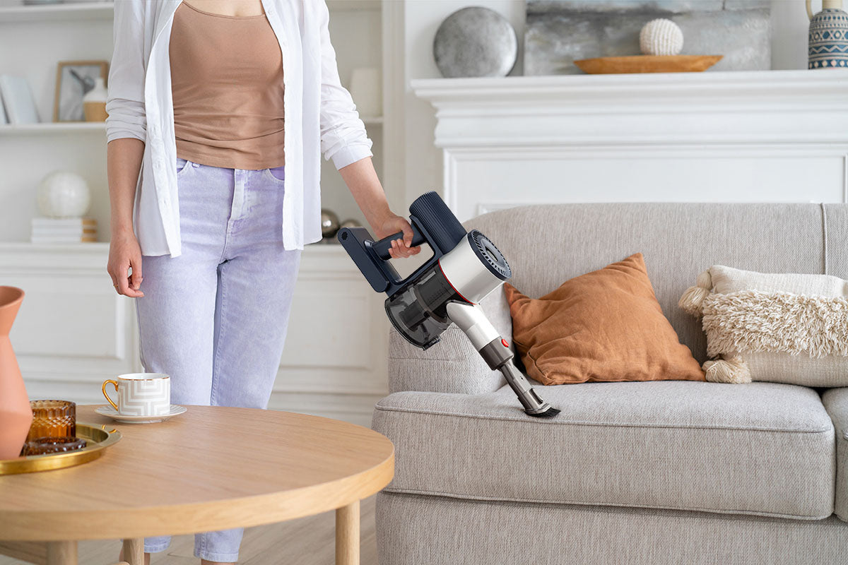 2-IN-1 CORDLESS STICK VACUUM